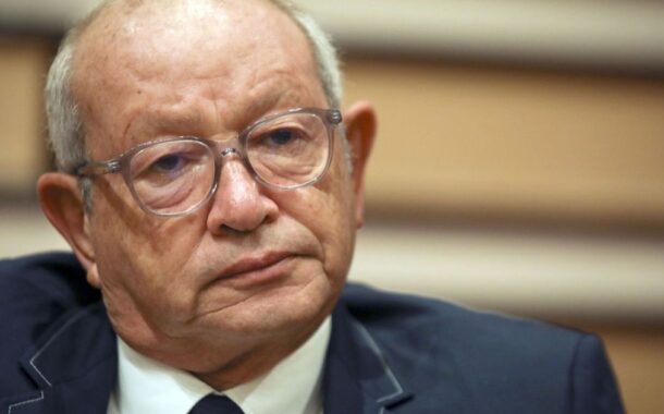  ساويرس يحذر من موجة إفلاسات محتملة بفعل حرب إيران متوقعاً إنكماش الاقتصاد