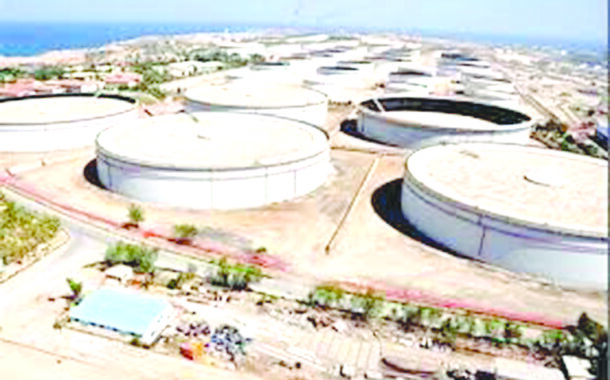 «مخنق التخزين»: إيران «تغرق» في نفطها وتلجأ إلى الصهاريج المتهالكة...