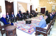 حبيب يسلّم رئيس الجمهورية اليوبيل الذهبي لمصرف الإسكان