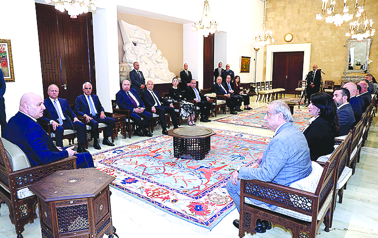 حبيب يسلّم رئيس الجمهورية اليوبيل الذهبي لمصرف الإسكان