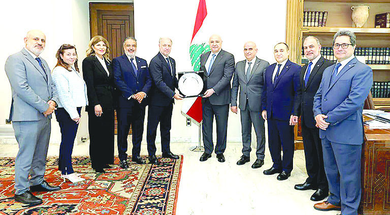 عون يؤكد أهمية قطاع التأمين في لبنان