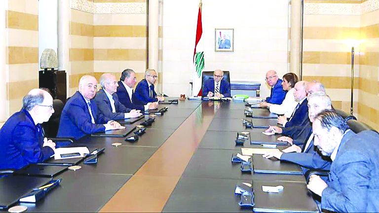 إجتماع وزاري في السراي بمشاركة الهيئات الاقتصادية والبستاني يعلن وقف تطبيق القانون