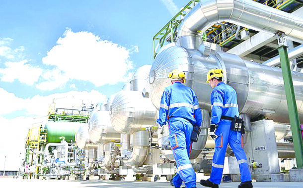 وزير النفط الهندي يتوقع انخفاض أسعار الوقود في الأشهر المقبلة