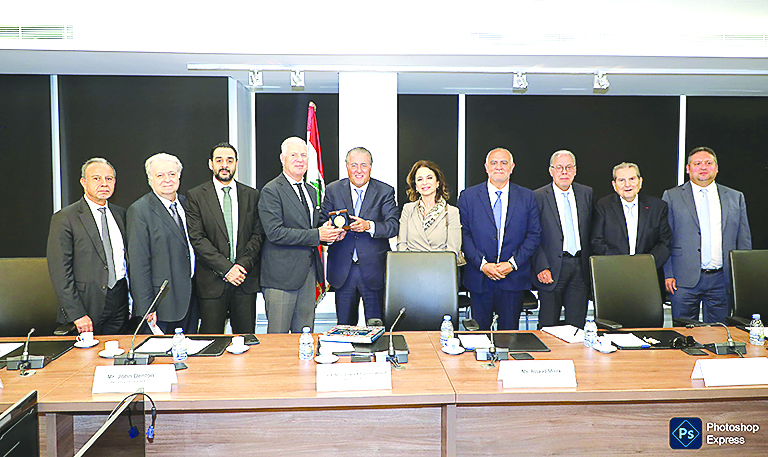 الهيئات الاقتصادية تبحث مع دنتون تعزيز التعاون التجاري والاستثماري والسياحي بين الغرفة الدولية و«الهيئات»