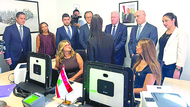 رجي والحجار أطلقا من باريس نظام البصمة البيوميترية
