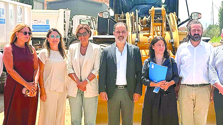 الزين من البقاع: معدات جديدة لدعم مرافق إدارة النفايات الصلبة تشمل معامل فرز