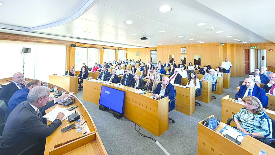 طاولة مستديرة بحثت في تفعيل المناطق الاقتصادية والصناعية والتكنولوجية نظمتها مؤسسة السلم الأهلي