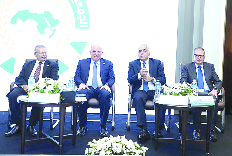 حيدر من القاهرة: نعمل لمنح العمّال المزيد من الأمان والاستقرار والثقة بالمستقبل