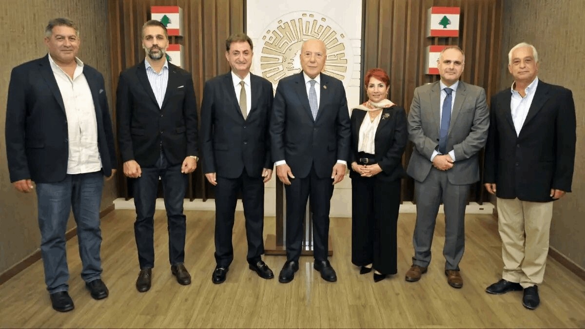 دبوسي بحث مع وفد 